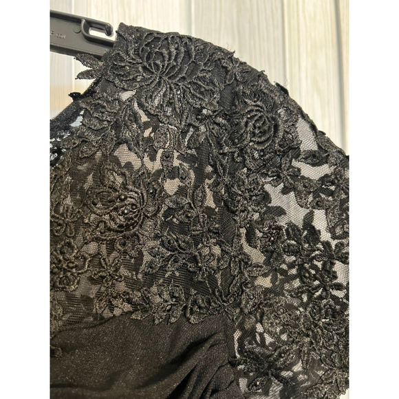 NWT La Femme Gown 29772 Floral
Embroidered Sheath Dress in Black Size 8 - Picture 9 of 11